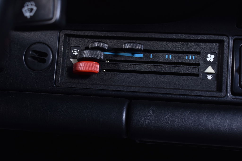 Porsche 911 Carrera 3.2 (US)