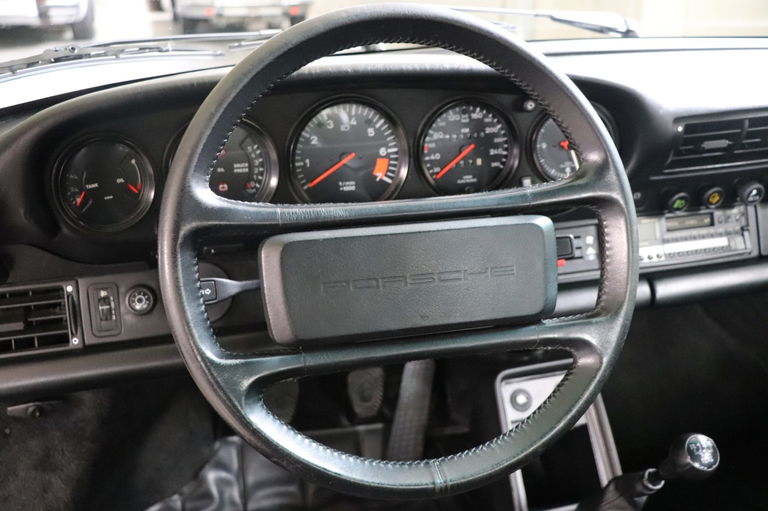 Porsche 911 Carrera 3.2