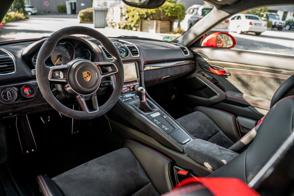 Porsche 981 Cayman GT4