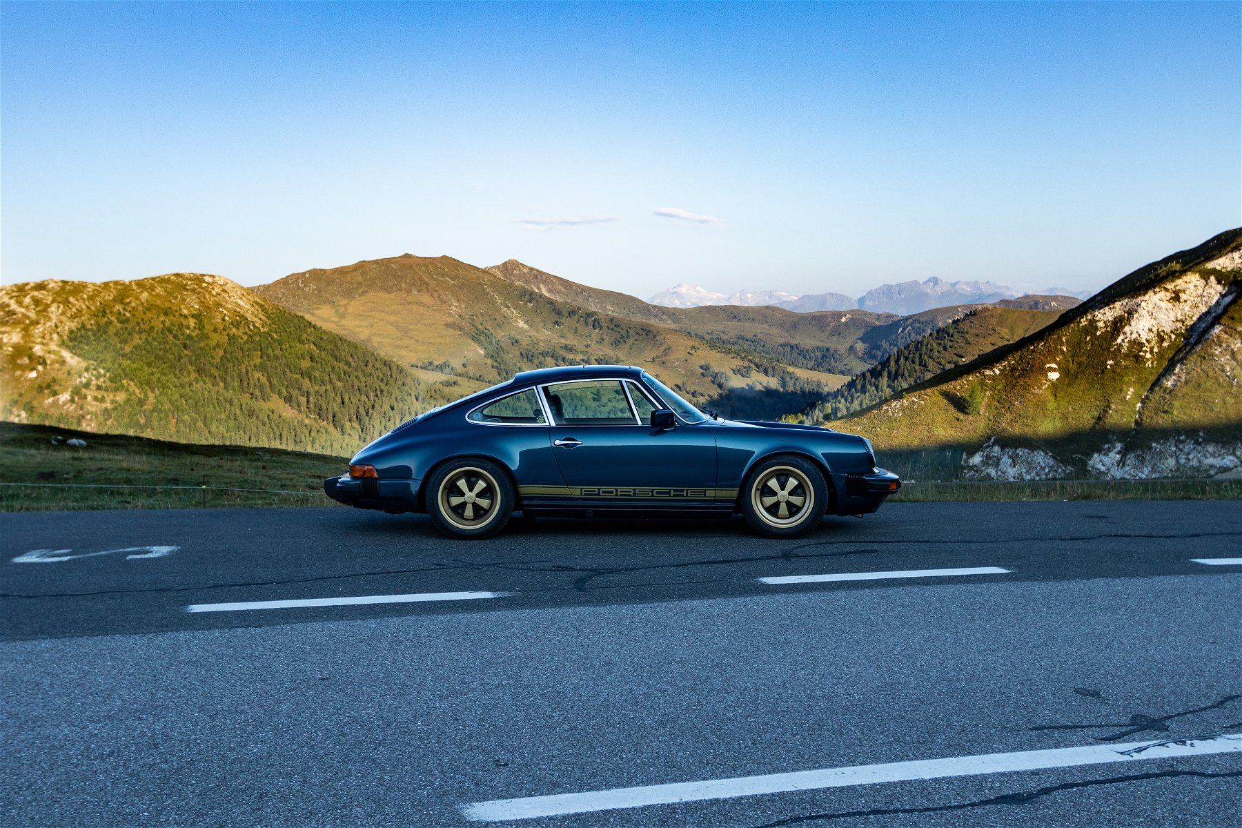 Porsche 911 SC Petrolblau petrolblue Berge Panorama