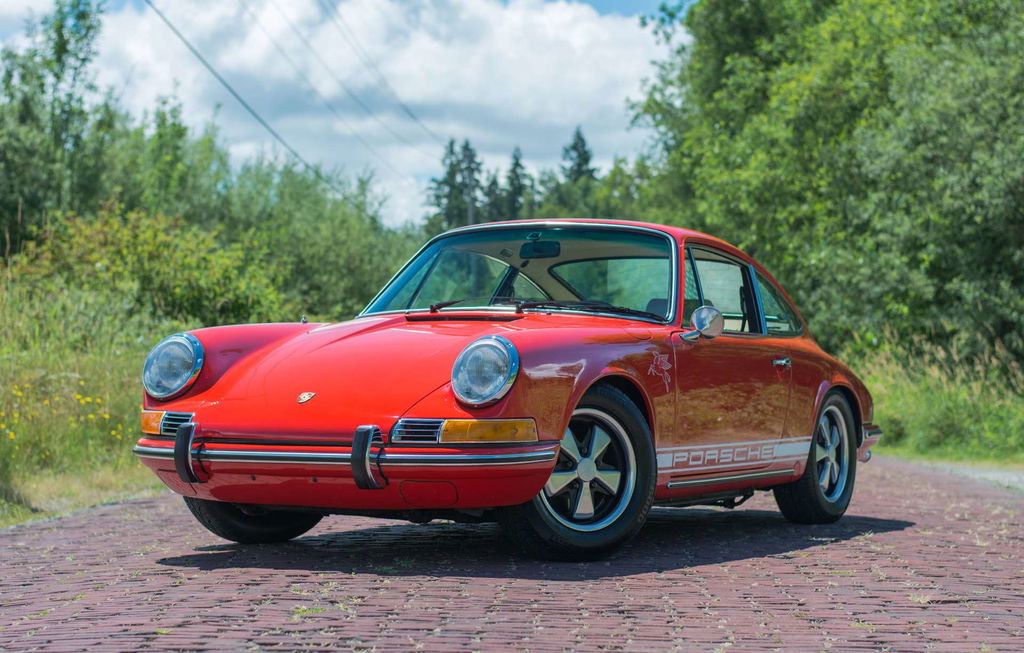 Porsche-911-T-Coupé-Authentic-Motorcars
