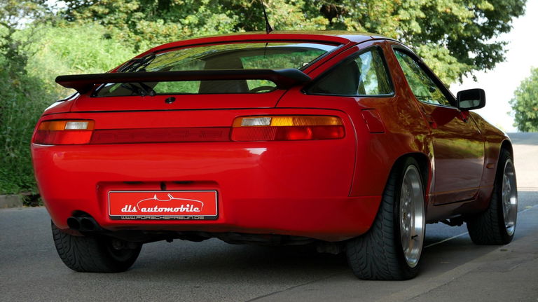 Porsche 928 GT