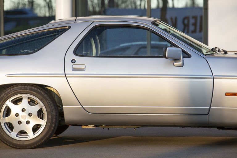 Porsche 928 S4