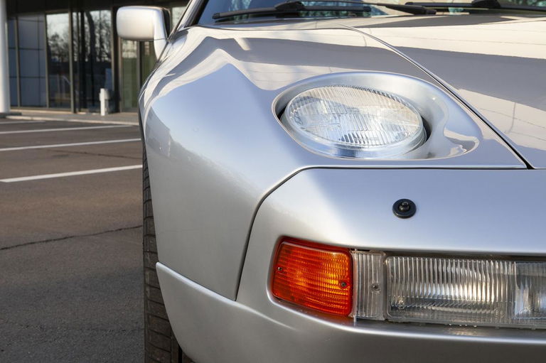 Porsche 928 S4