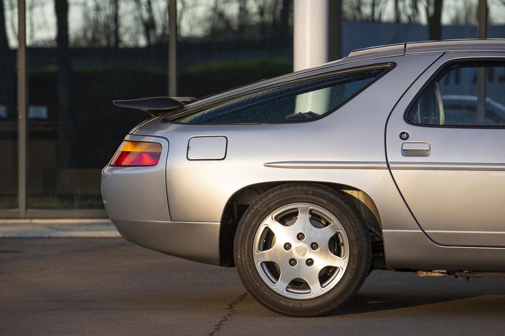 Porsche 928 S4