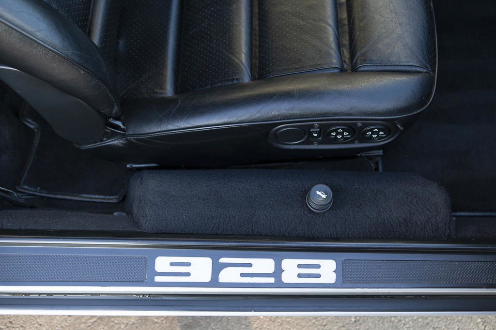 Porsche 928 S4