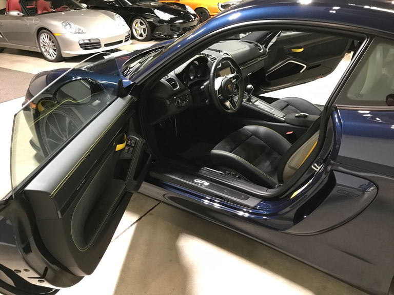 Porsche 981 Cayman GT4