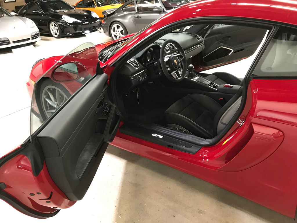 Porsche 981 Cayman GT4