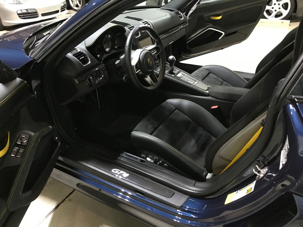 Porsche 981 Cayman GT4