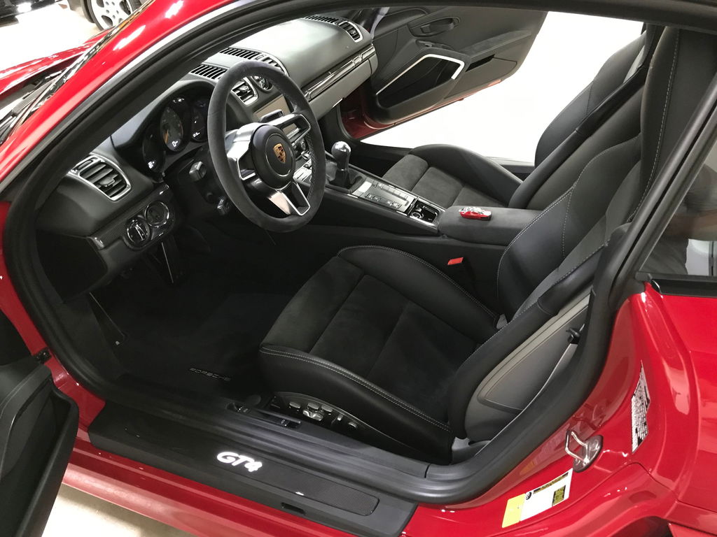 Porsche 981 Cayman GT4