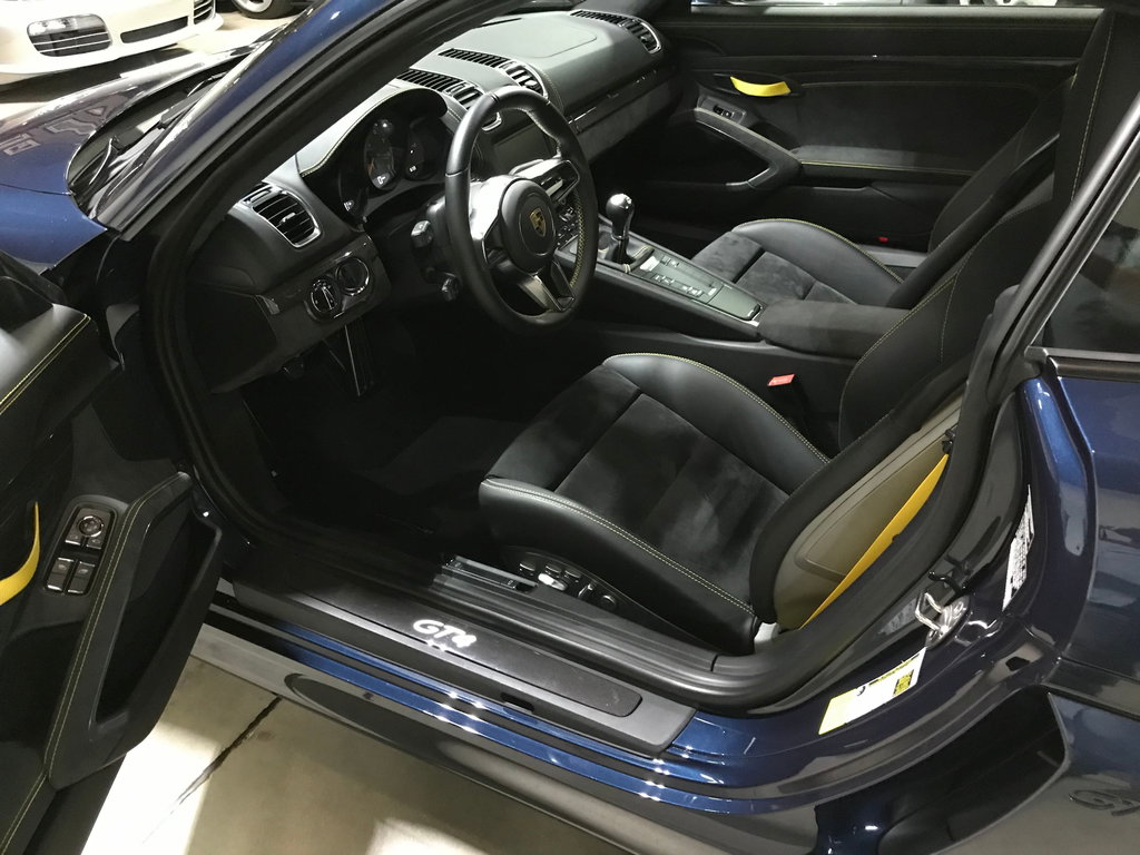 Porsche 981 Cayman GT4