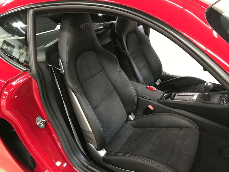 Porsche 981 Cayman GT4