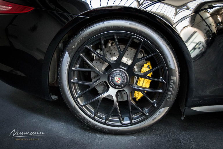 Porsche 991 Carrera GTS