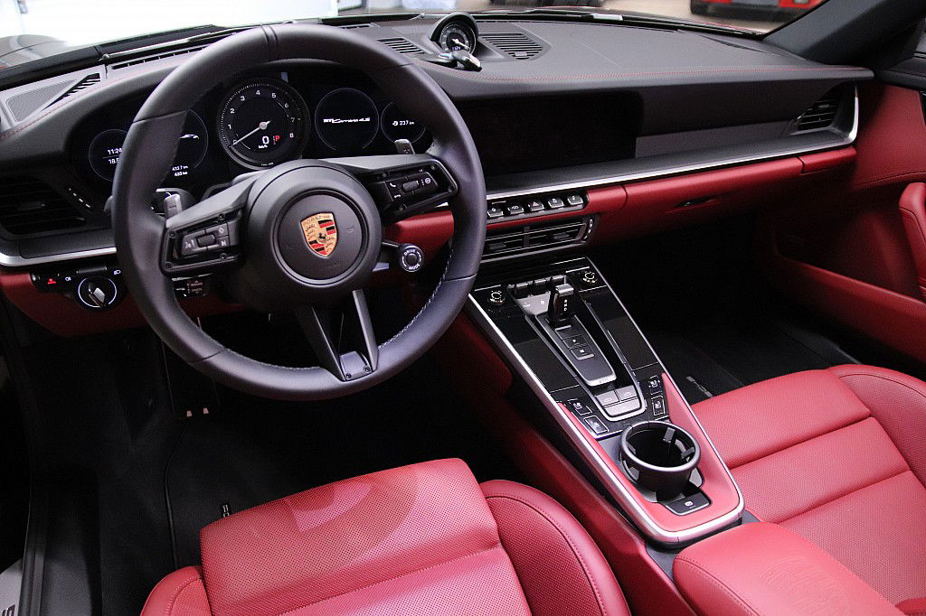 Porsche 992 Carrera 4S