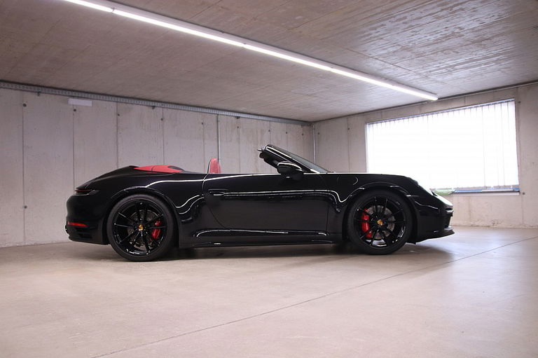 Porsche 992 Carrera 4S