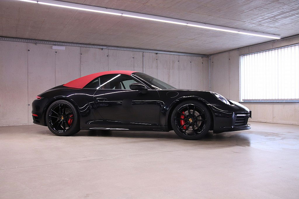 Porsche 992 Carrera 4S