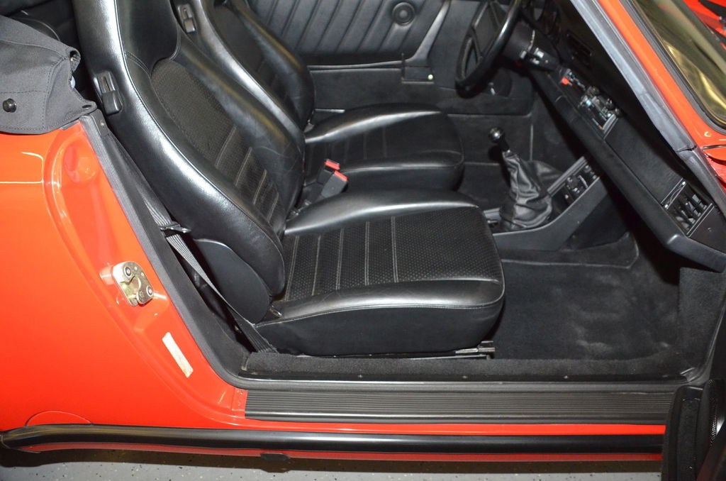 Porsche 911 Carrera 3.2 (US)