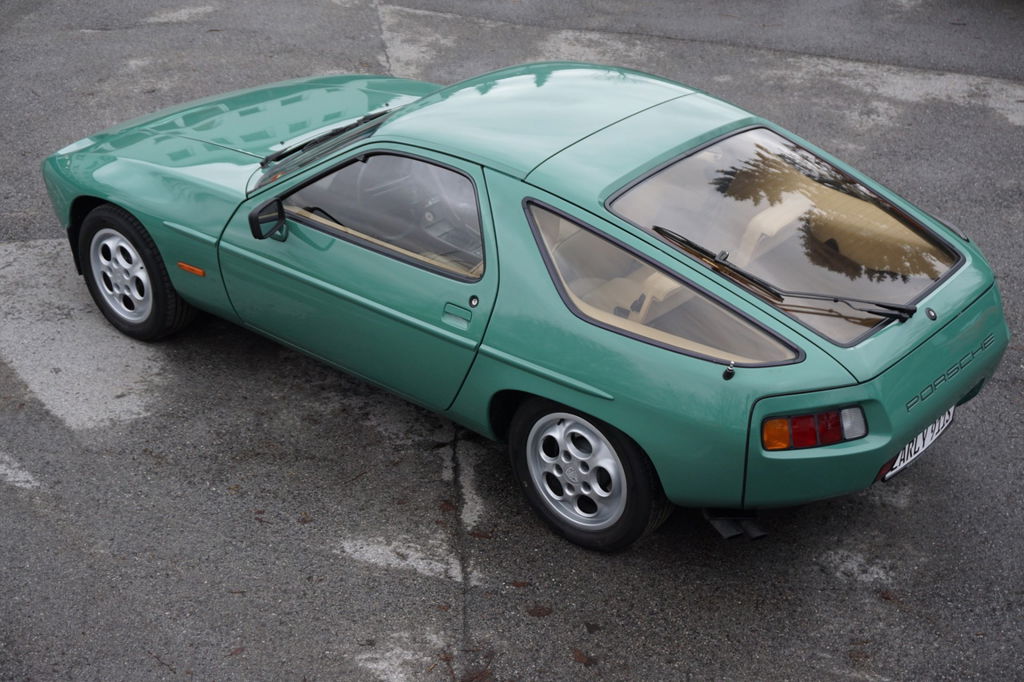 Porsche 928