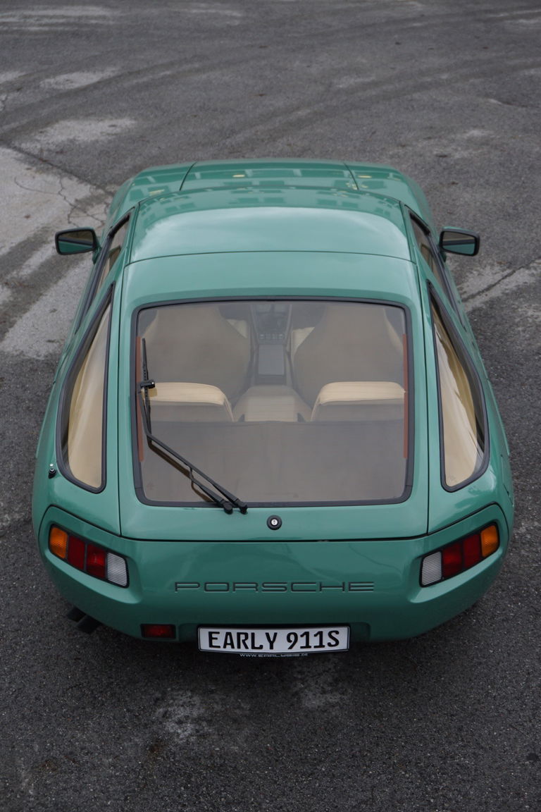 Porsche 928