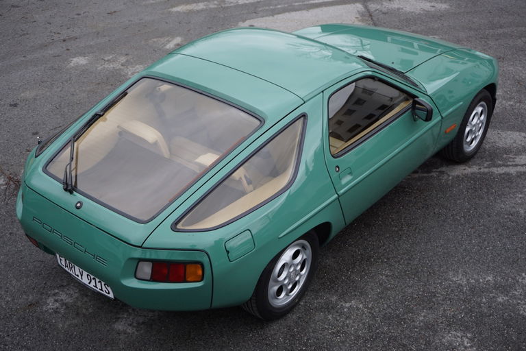 Porsche 928