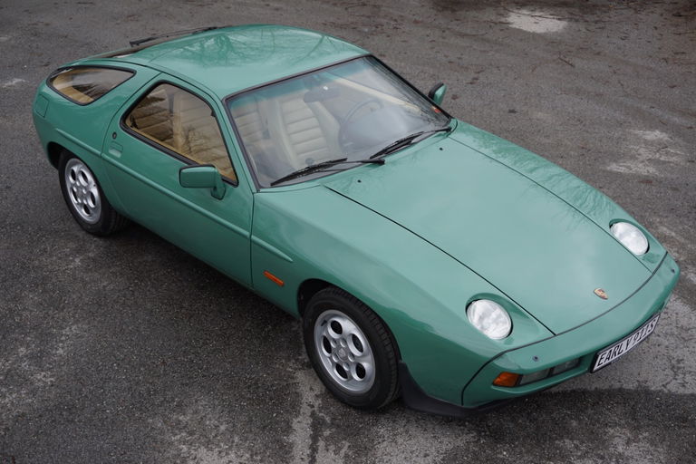 Porsche 928