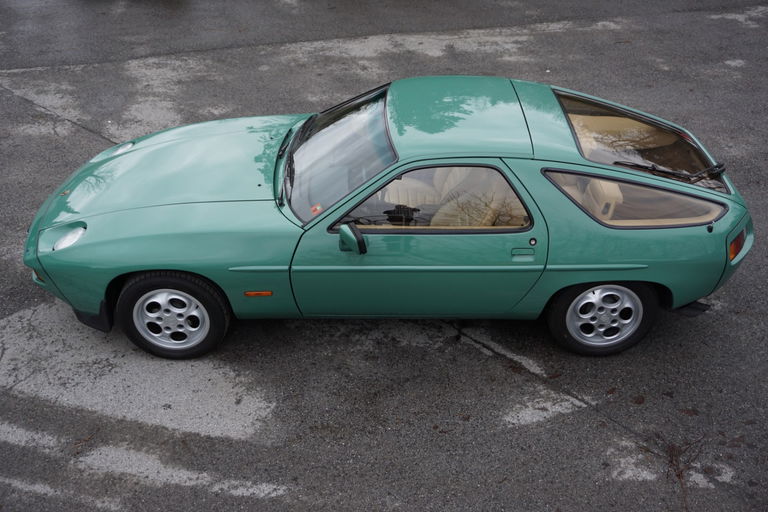 Porsche 928