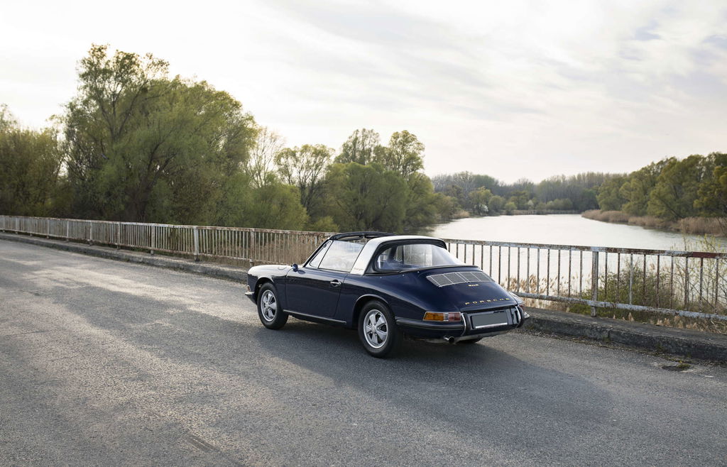 Porsche 911 Targa softwindow in blue