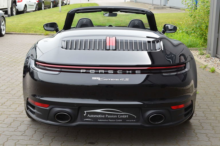 Porsche 992 Carrera 4S