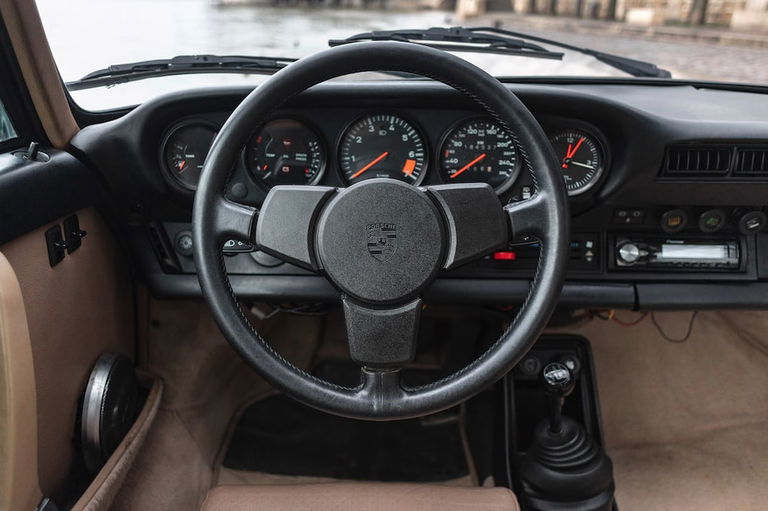 Porsche 911 Carrera 3.2