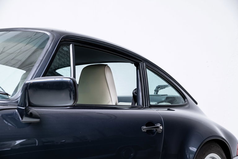 Porsche 964 Carrera 4