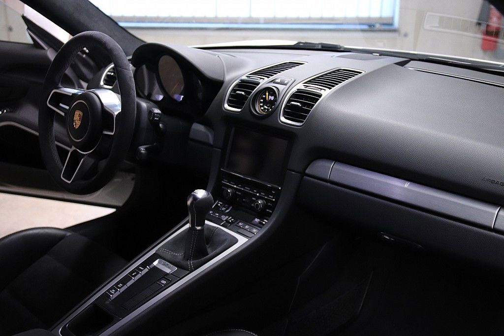 Porsche 981 Cayman GT4