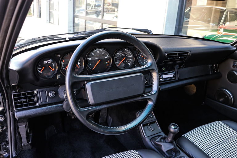 Porsche 964 Carrera 4