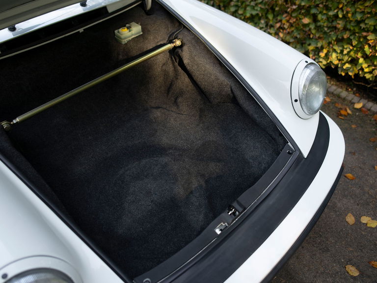 Porsche 911 Carrera 3.2 (US)