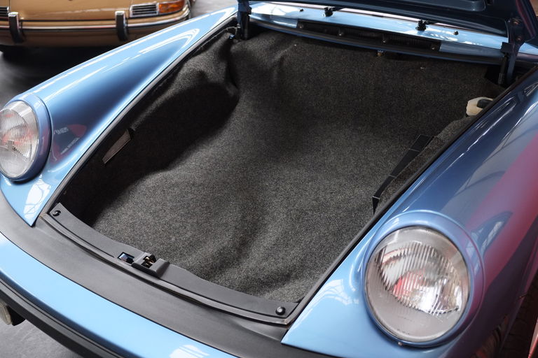 Porsche 911 Carrera (US)