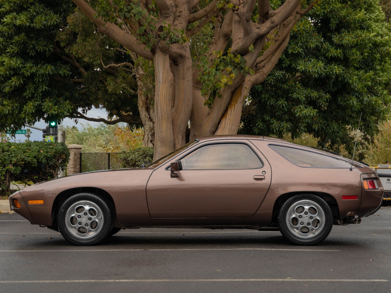 Porsche 928