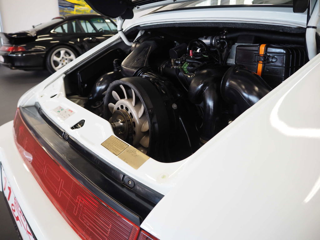 Porsche 911 Carrera RS 1992 engine bay Motorraum