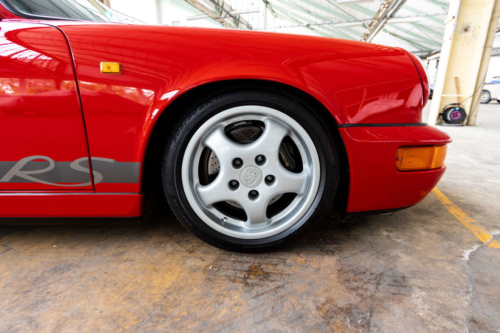 guards red Porsche 964 Carrera RS
