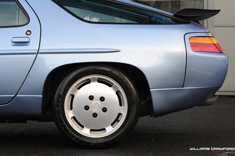 Porsche 928 S4