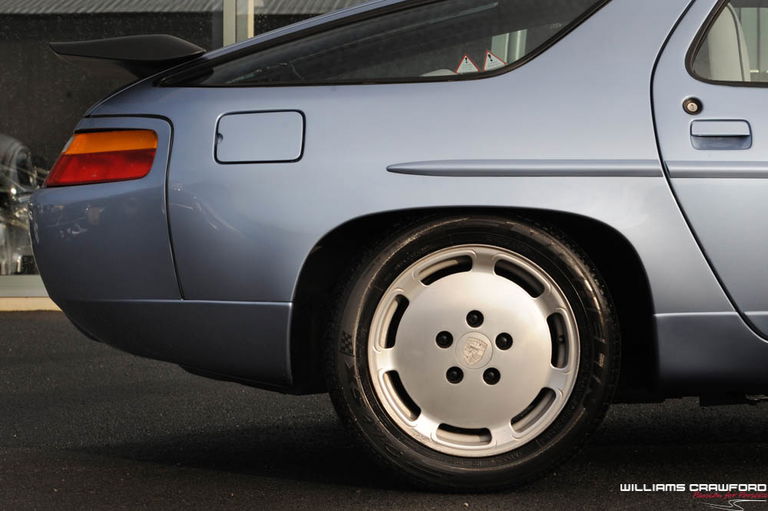 Porsche 928 S4