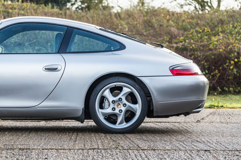 Porsche 996 Carrera 4