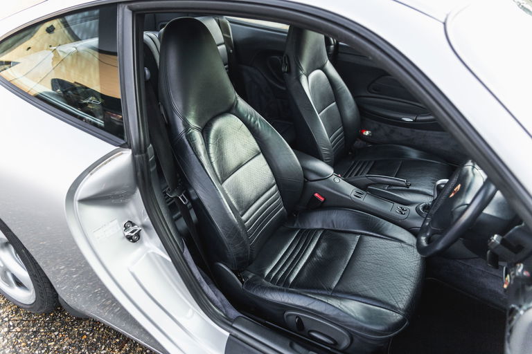 Porsche 996 Carrera 4