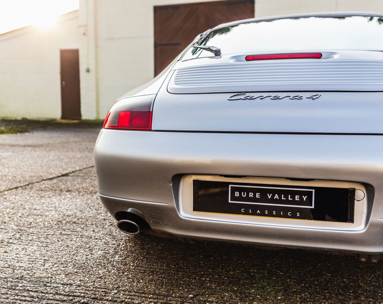 Porsche 996 Carrera 4