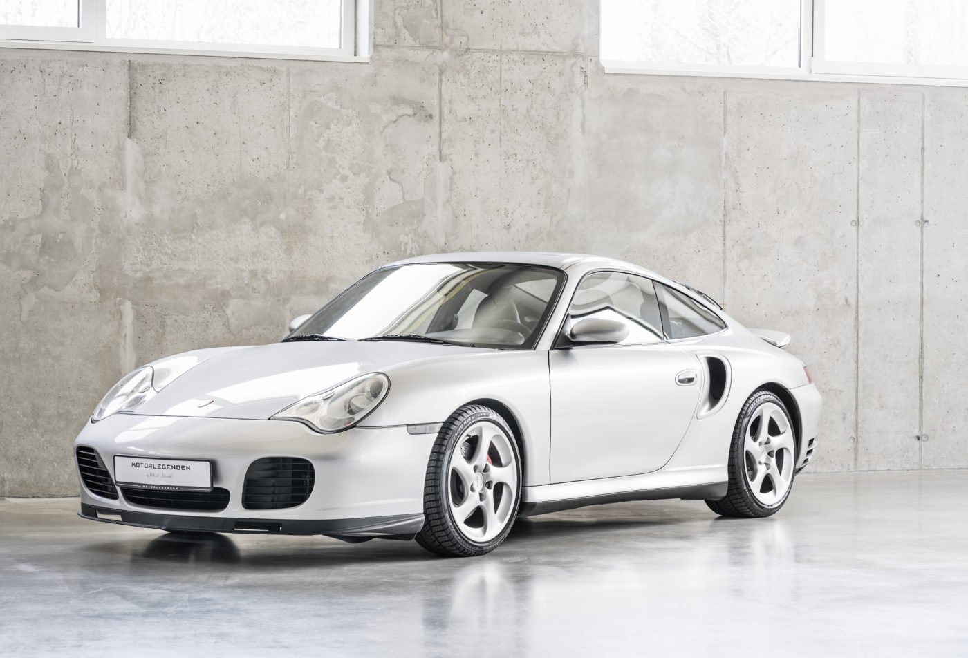 https://cdn.elferspot.com/wp-content/uploads/2019/12/Porsche-911-996-Turbo-WLS-silber-Motorlegenen-Michael-Schnabl-1.jpg?class=xl
