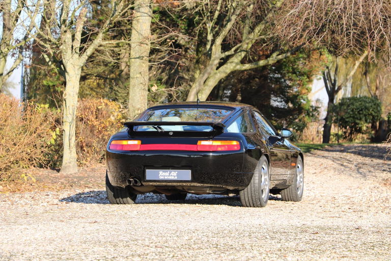 Porsche 928 GTS