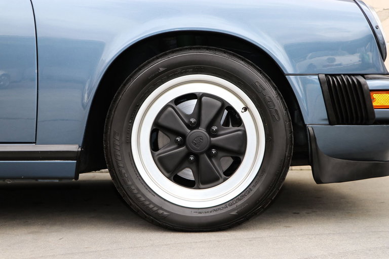 Porsche 911 Carrera 3.2 (US)