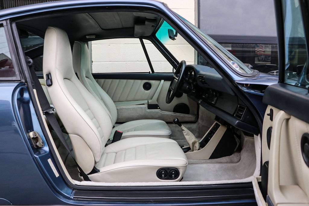 Porsche 911 Carrera 3.2 (US)