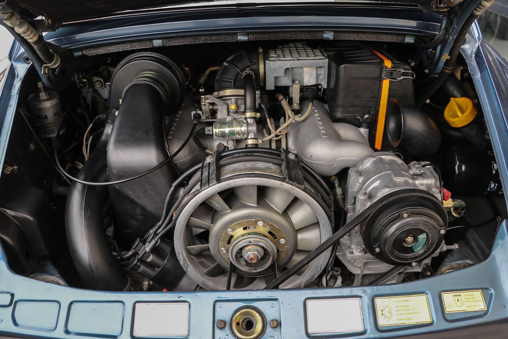 Porsche 911 Carrera 3.2 (US)