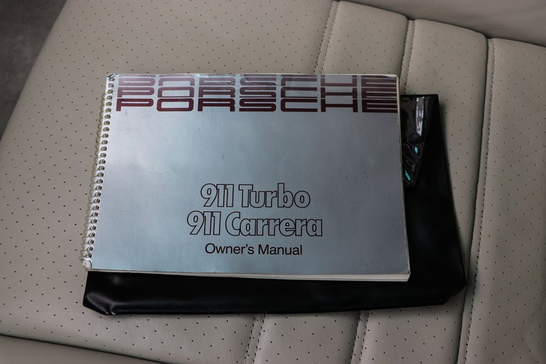 Porsche 911 Carrera 3.2 (US)