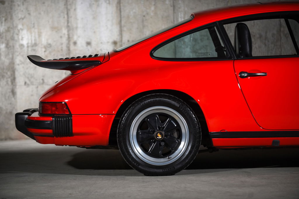 Porsche 911 Carrera 3.2 (US)