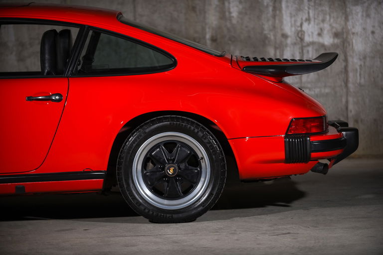 Porsche 911 Carrera 3.2 (US)